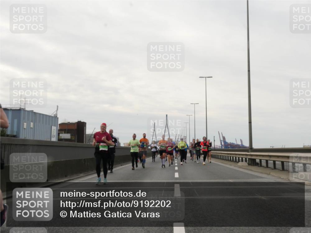 03.10.2025 - Köhlbrandbrückenlauf Matties Gatica Varas http://msf.ph/oto/9192202 03.10.2025 16:09:33 Position 3 02 meine-sportfotos.de