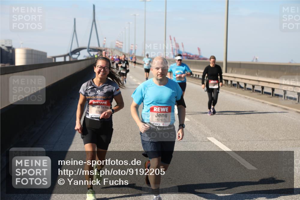 03.10.2025 - Köhlbrandbrückenlauf Yannick Fuchs http://msf.ph/oto/9192205 03.10.2025 12:13:35 Position 3 5766, 5767 meine-sportfotos.de