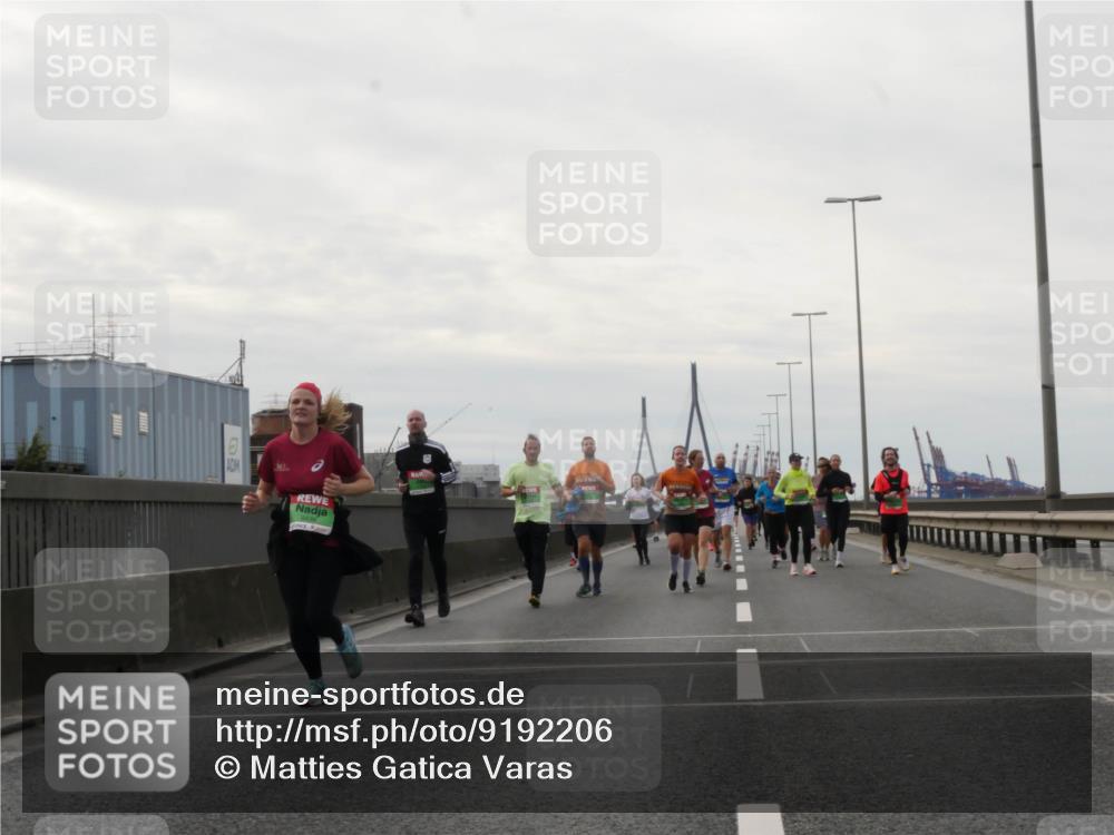 03.10.2025 - Köhlbrandbrückenlauf Matties Gatica Varas http://msf.ph/oto/9192206 03.10.2025 16:09:34 Position 3  meine-sportfotos.de