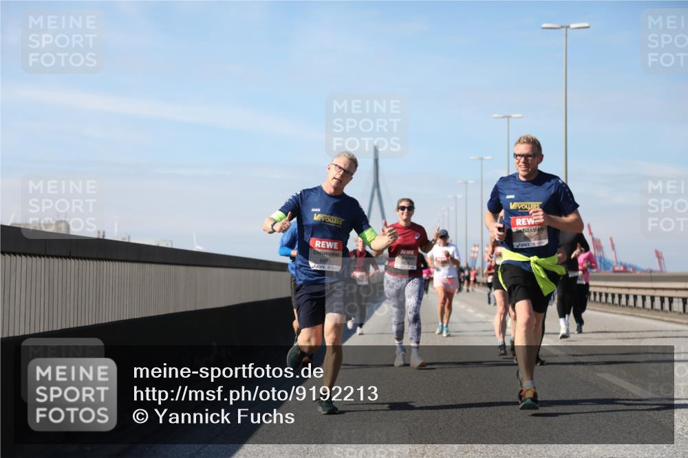 03.10.2025 - Köhlbrandbrückenlauf Yannick Fuchs http://msf.ph/oto/9192213 03.10.2025 11:53:13 Position 3 6685, 6686 meine-sportfotos.de