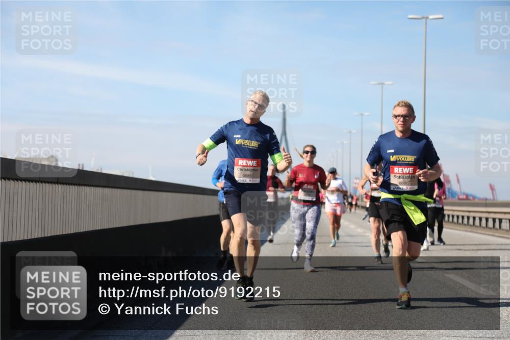 03.10.2025 - Köhlbrandbrückenlauf Yannick Fuchs http://msf.ph/oto/9192215 03.10.2025 11:53:13 Position 3 6685, 6686 meine-sportfotos.de