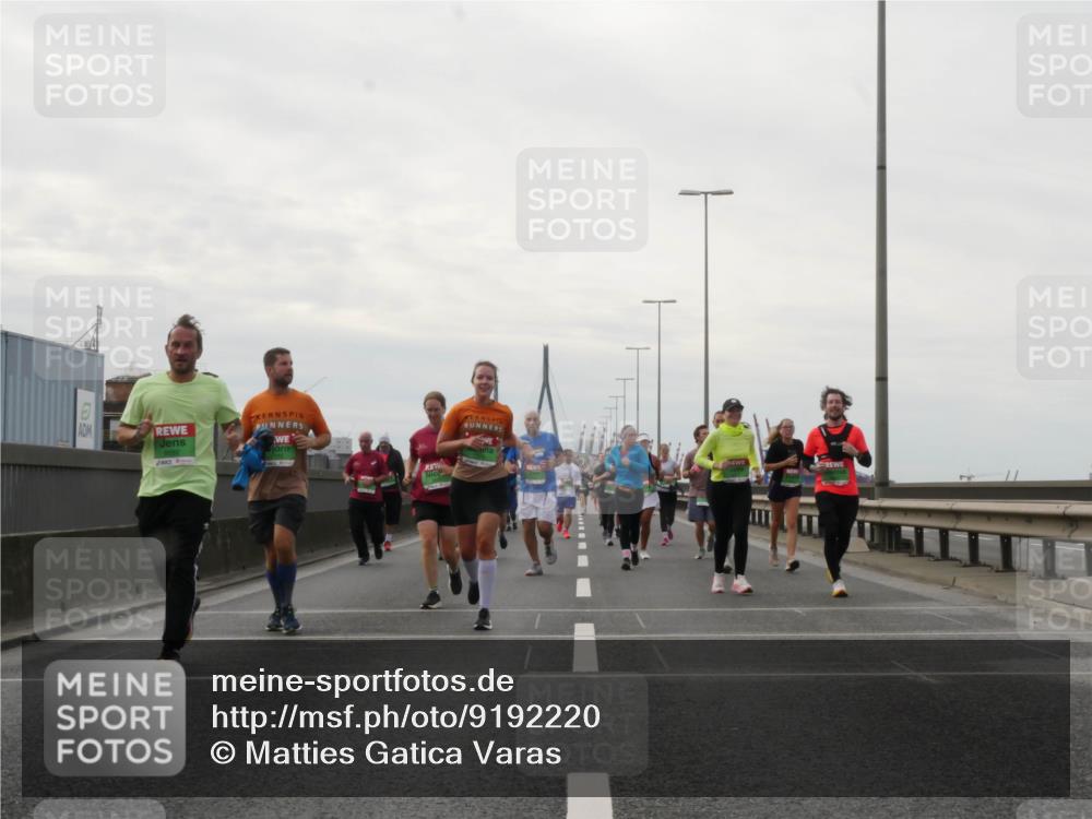 03.10.2025 - Köhlbrandbrückenlauf Matties Gatica Varas http://msf.ph/oto/9192220 03.10.2025 16:09:38 Position 3  meine-sportfotos.de
