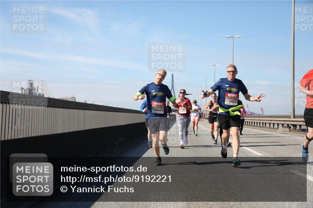 03.10.2025 - Köhlbrandbrückenlauf Yannick Fuchs http://msf.ph/oto/9192221 03.10.2025 11:53:13 Position 3 6686 meine-sportfotos.de