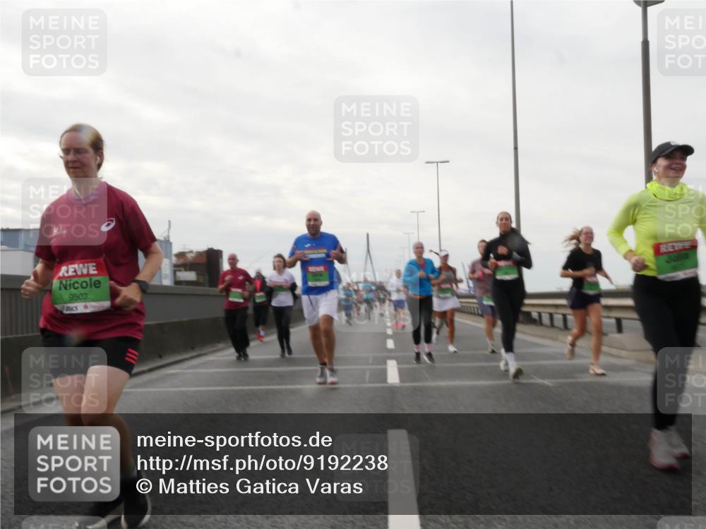 03.10.2025 - Köhlbrandbrückenlauf Matties Gatica Varas http://msf.ph/oto/9192238 03.10.2025 16:09:42 Position 3 9502 meine-sportfotos.de