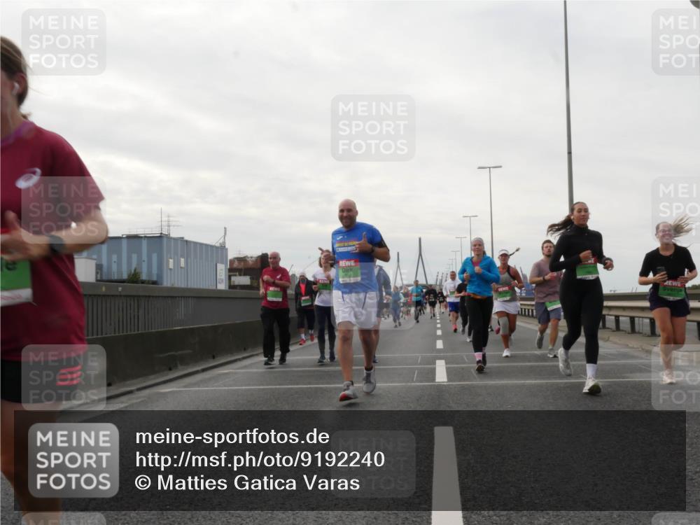 03.10.2025 - Köhlbrandbrückenlauf Matties Gatica Varas http://msf.ph/oto/9192240 03.10.2025 16:09:42 Position 3  meine-sportfotos.de