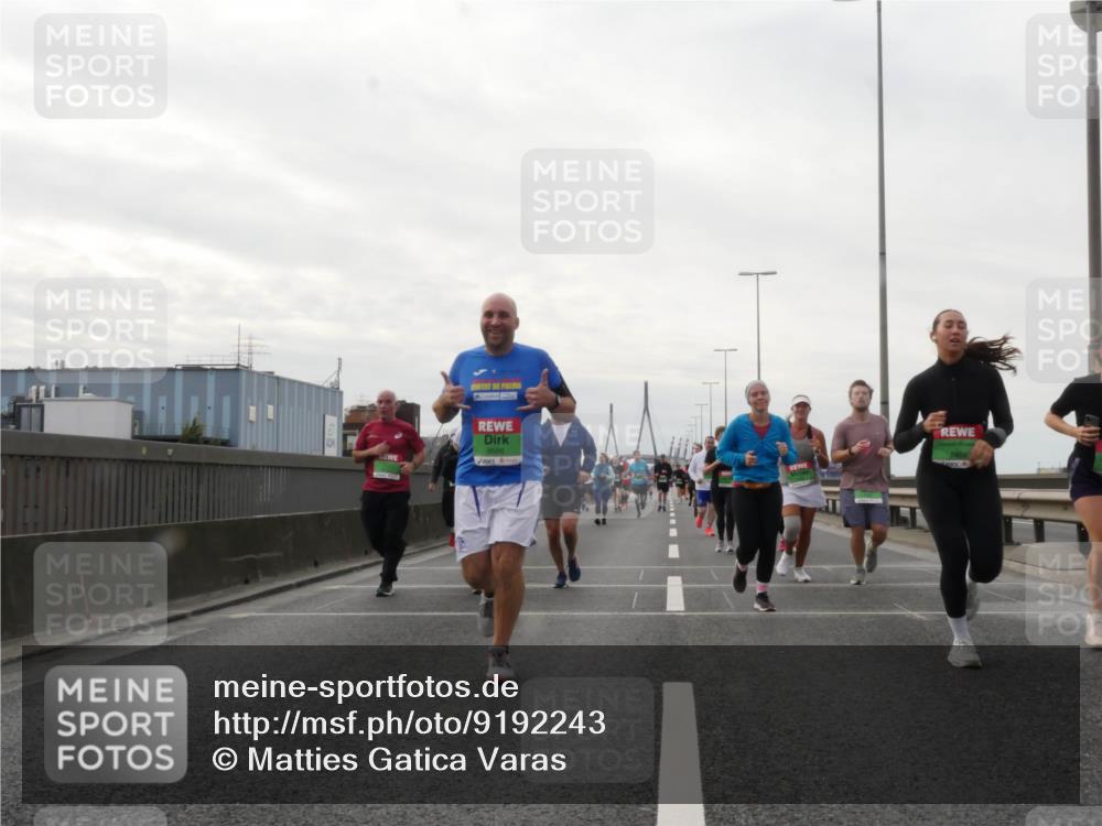 03.10.2025 - Köhlbrandbrückenlauf Matties Gatica Varas http://msf.ph/oto/9192243 03.10.2025 16:09:43 Position 3 9586 meine-sportfotos.de