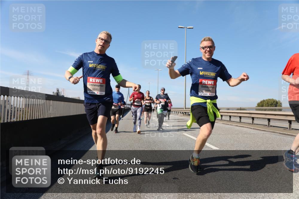 03.10.2025 - Köhlbrandbrückenlauf Yannick Fuchs http://msf.ph/oto/9192245 03.10.2025 11:53:15 Position 3 6685, 6686 meine-sportfotos.de