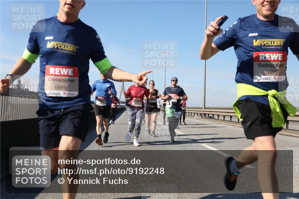 03.10.2025 - Köhlbrandbrückenlauf Yannick Fuchs http://msf.ph/oto/9192248 03.10.2025 11:53:15 Position 3 6685, 6686 meine-sportfotos.de