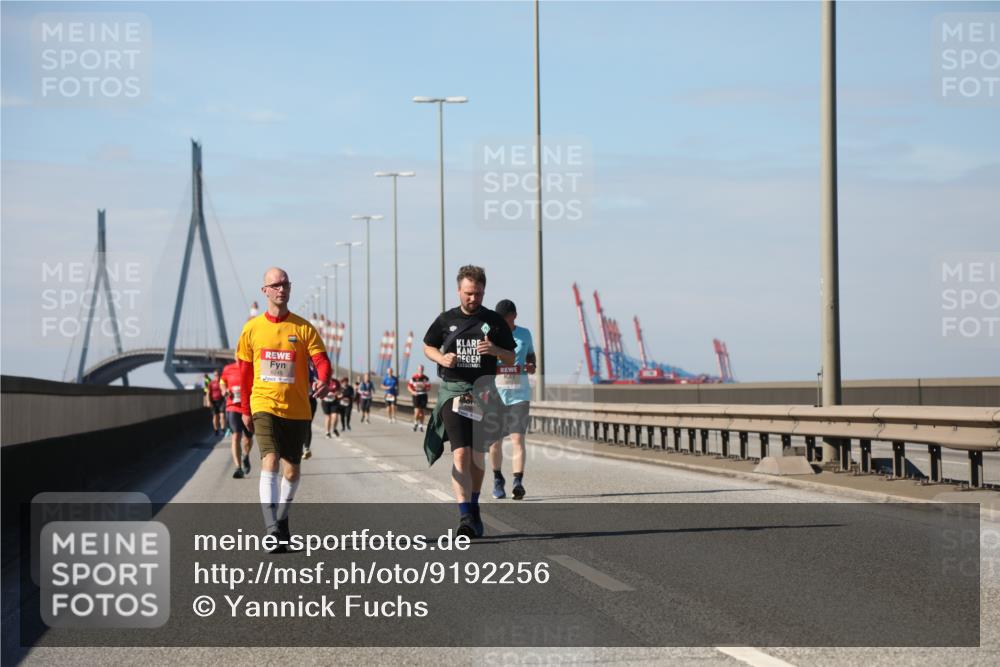03.10.2025 - Köhlbrandbrückenlauf Yannick Fuchs http://msf.ph/oto/9192256 03.10.2025 12:13:40 Position 3  meine-sportfotos.de