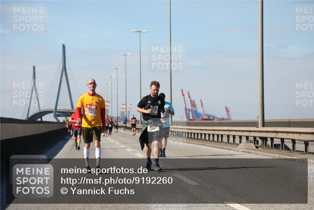 03.10.2025 - Köhlbrandbrückenlauf Yannick Fuchs http://msf.ph/oto/9192260 03.10.2025 12:13:41 Position 3 6245 meine-sportfotos.de