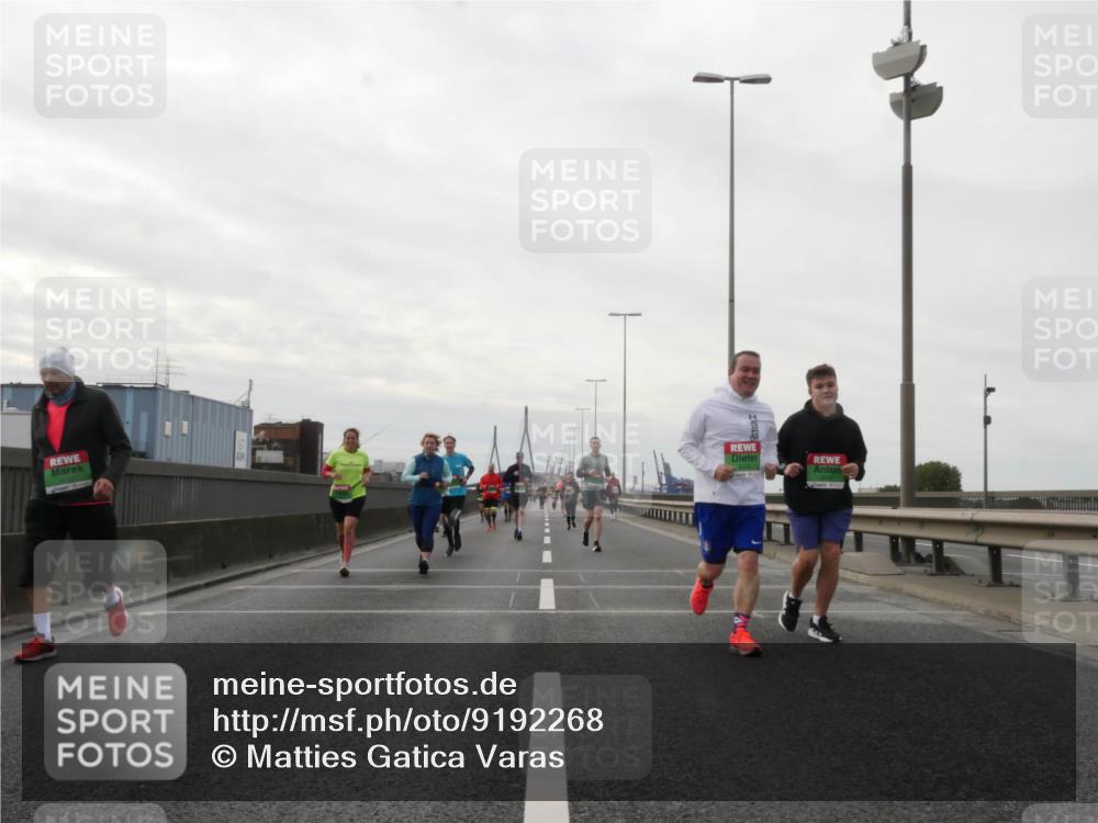 03.10.2025 - Köhlbrandbrückenlauf Matties Gatica Varas http://msf.ph/oto/9192268 03.10.2025 16:09:48 Position 3  meine-sportfotos.de