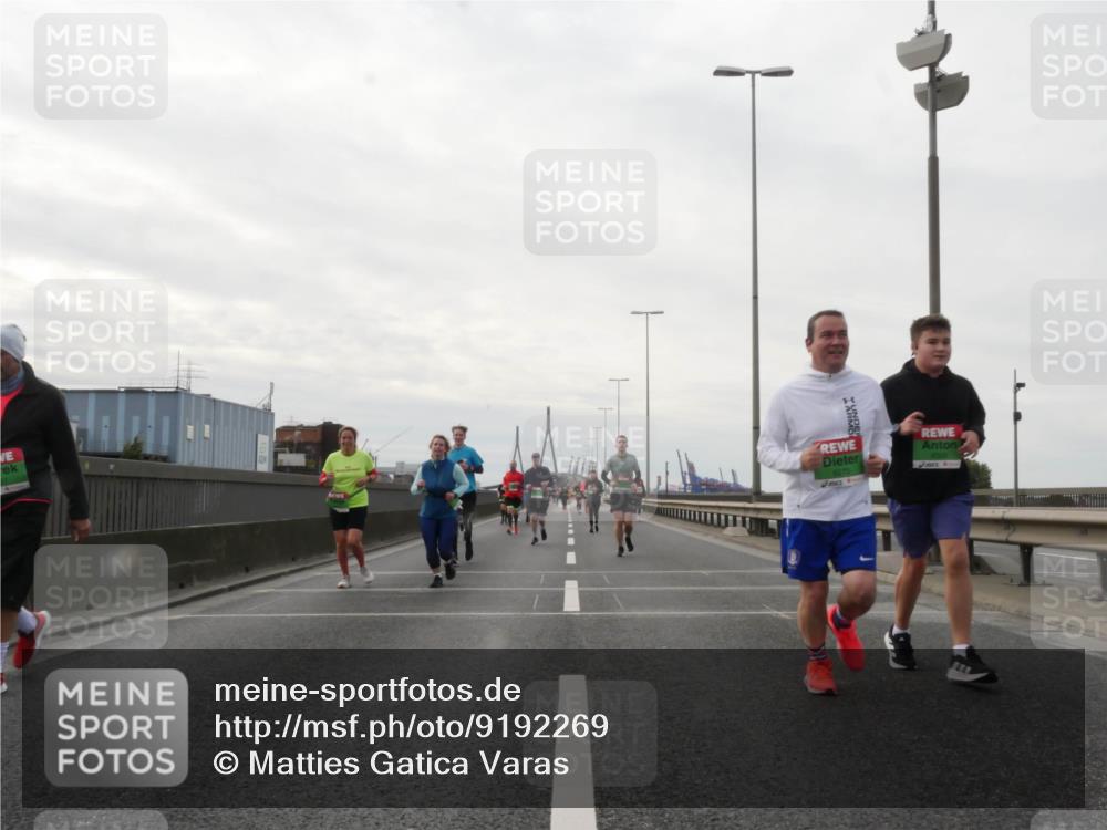 03.10.2025 - Köhlbrandbrückenlauf Matties Gatica Varas http://msf.ph/oto/9192269 03.10.2025 16:09:48 Position 3 8270 meine-sportfotos.de