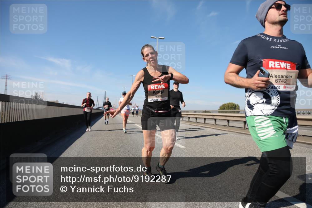 03.10.2025 - Köhlbrandbrückenlauf Yannick Fuchs http://msf.ph/oto/9192287 03.10.2025 11:53:18 Position 3 6680, 6742 meine-sportfotos.de