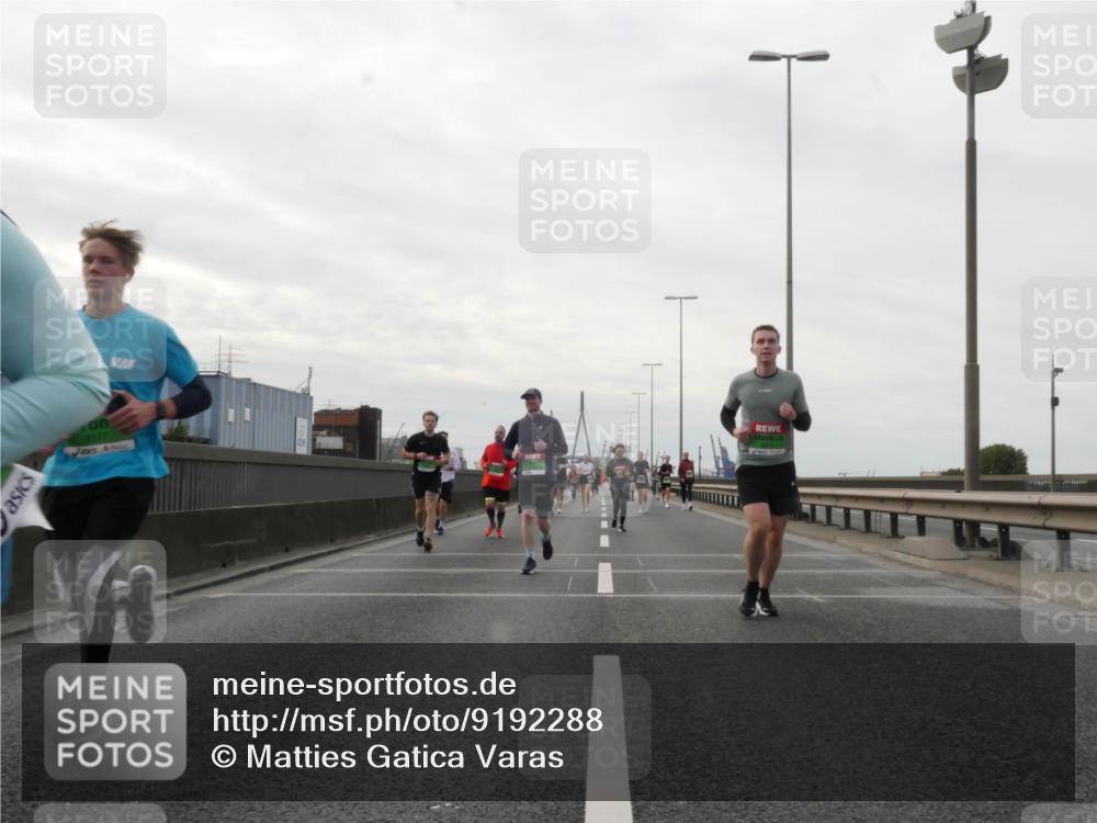 03.10.2025 - Köhlbrandbrückenlauf Matties Gatica Varas http://msf.ph/oto/9192288 03.10.2025 16:09:52 Position 3  meine-sportfotos.de