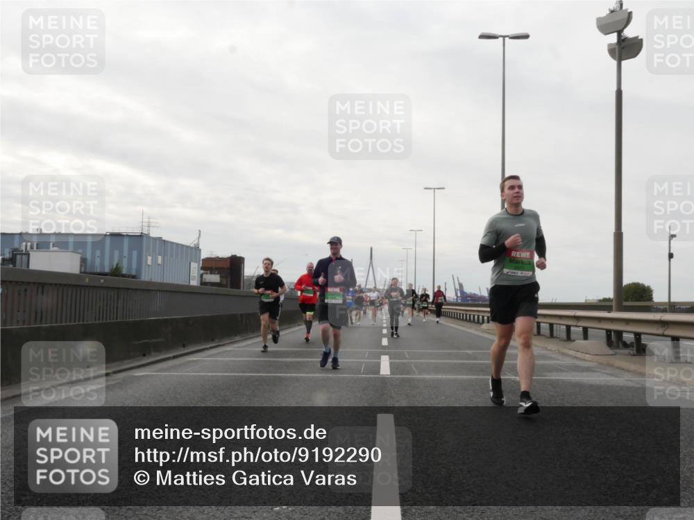 03.10.2025 - Köhlbrandbrückenlauf Matties Gatica Varas http://msf.ph/oto/9192290 03.10.2025 16:09:52 Position 3  meine-sportfotos.de