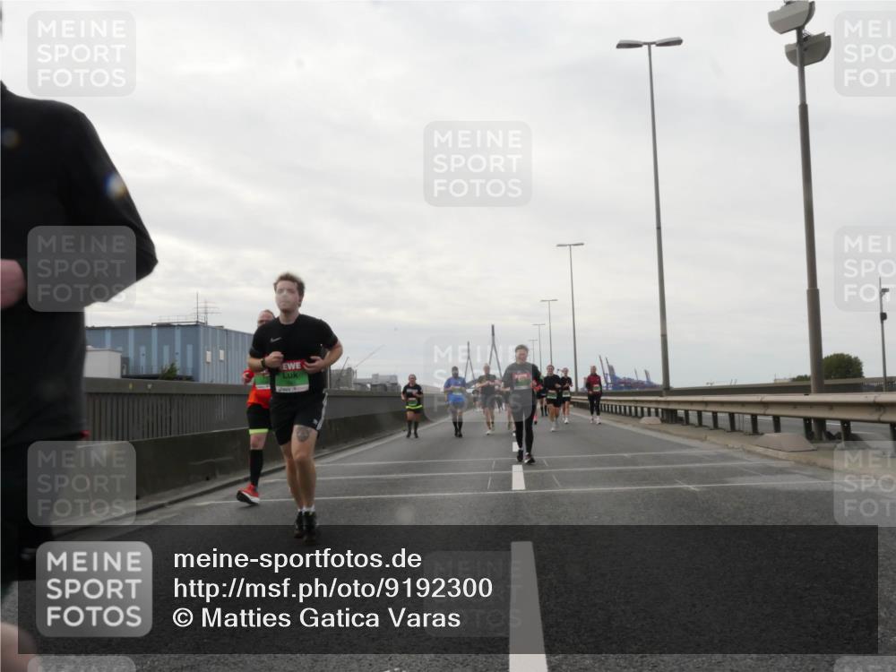 03.10.2025 - Köhlbrandbrückenlauf Matties Gatica Varas http://msf.ph/oto/9192300 03.10.2025 16:09:55 Position 3  meine-sportfotos.de