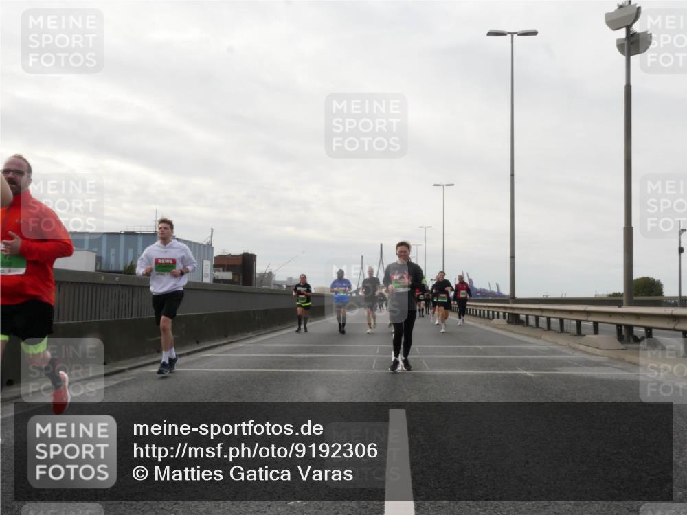 03.10.2025 - Köhlbrandbrückenlauf Matties Gatica Varas http://msf.ph/oto/9192306 03.10.2025 16:09:56 Position 3  meine-sportfotos.de