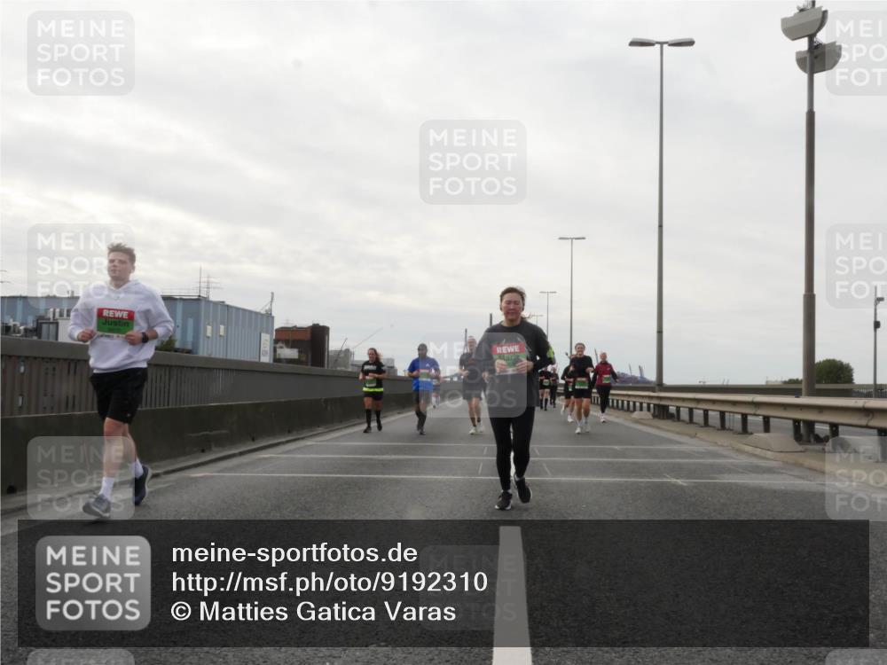 03.10.2025 - Köhlbrandbrückenlauf Matties Gatica Varas http://msf.ph/oto/9192310 03.10.2025 16:09:57 Position 3 1 meine-sportfotos.de