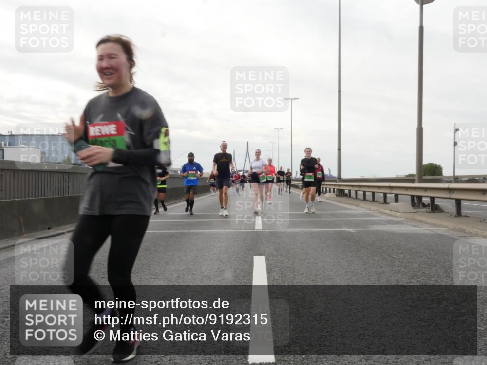 03.10.2025 - Köhlbrandbrückenlauf Matties Gatica Varas http://msf.ph/oto/9192315 03.10.2025 16:09:59 Position 3  meine-sportfotos.de