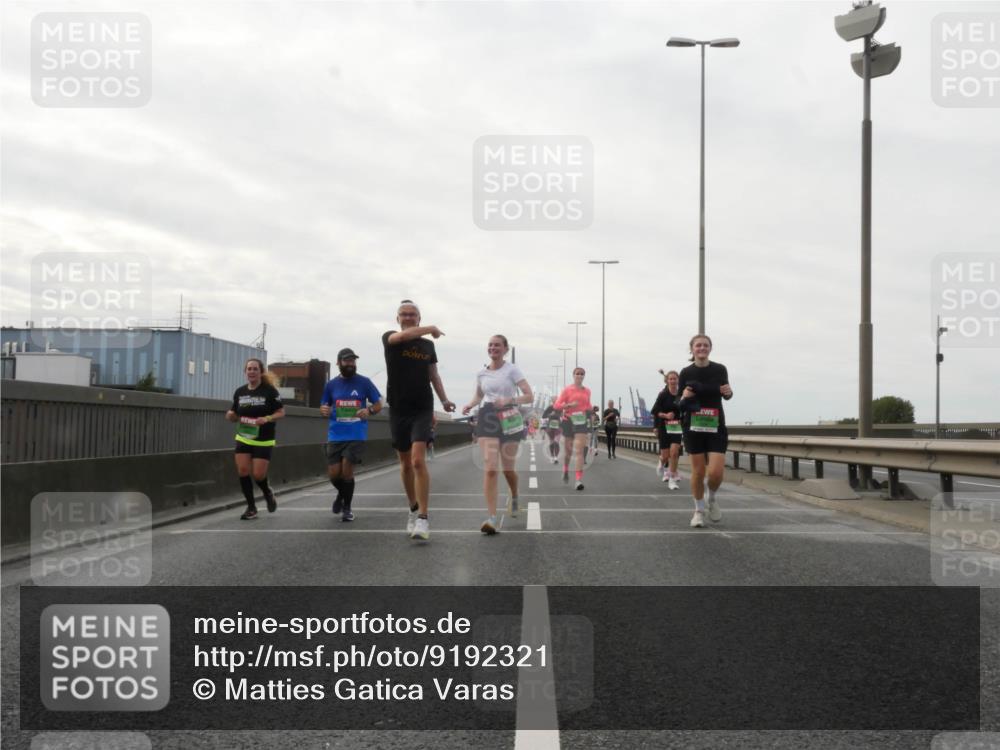03.10.2025 - Köhlbrandbrückenlauf Matties Gatica Varas http://msf.ph/oto/9192321 03.10.2025 16:10:00 Position 3  meine-sportfotos.de