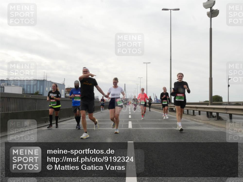 03.10.2025 - Köhlbrandbrückenlauf Matties Gatica Varas http://msf.ph/oto/9192324 03.10.2025 16:10:01 Position 3  meine-sportfotos.de