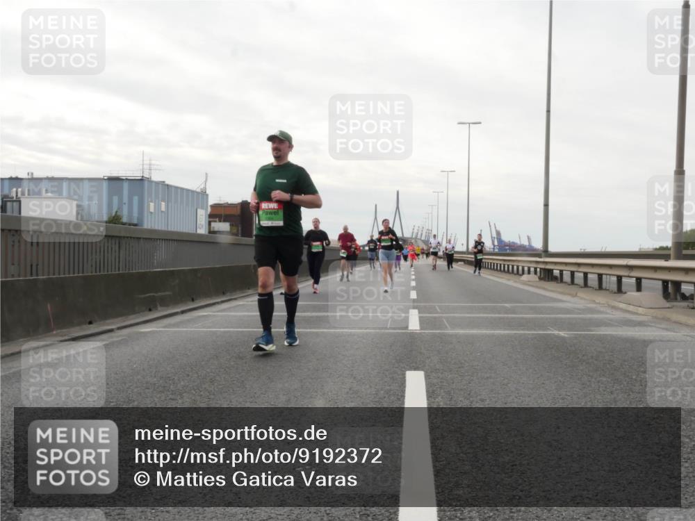 03.10.2025 - Köhlbrandbrückenlauf Matties Gatica Varas http://msf.ph/oto/9192372 03.10.2025 16:10:13 Position 3  meine-sportfotos.de