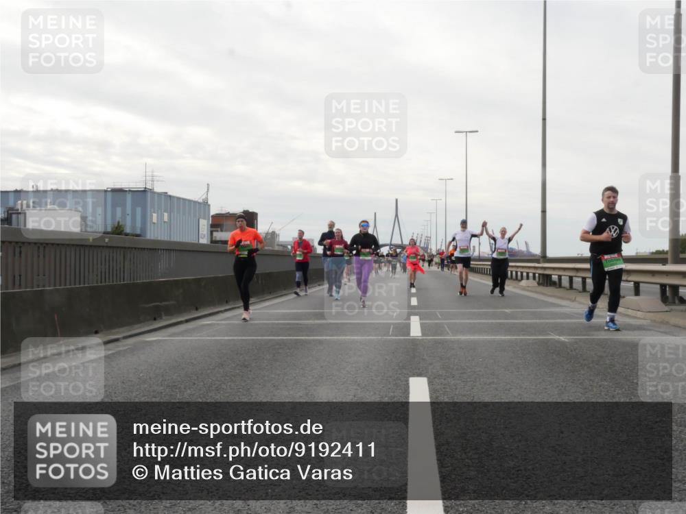 03.10.2025 - Köhlbrandbrückenlauf Matties Gatica Varas http://msf.ph/oto/9192411 03.10.2025 16:10:22 Position 3  meine-sportfotos.de