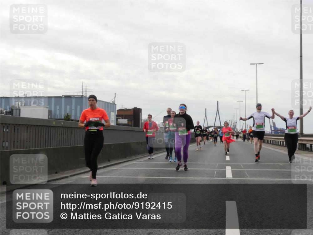 03.10.2025 - Köhlbrandbrückenlauf Matties Gatica Varas http://msf.ph/oto/9192415 03.10.2025 16:10:23 Position 3  meine-sportfotos.de