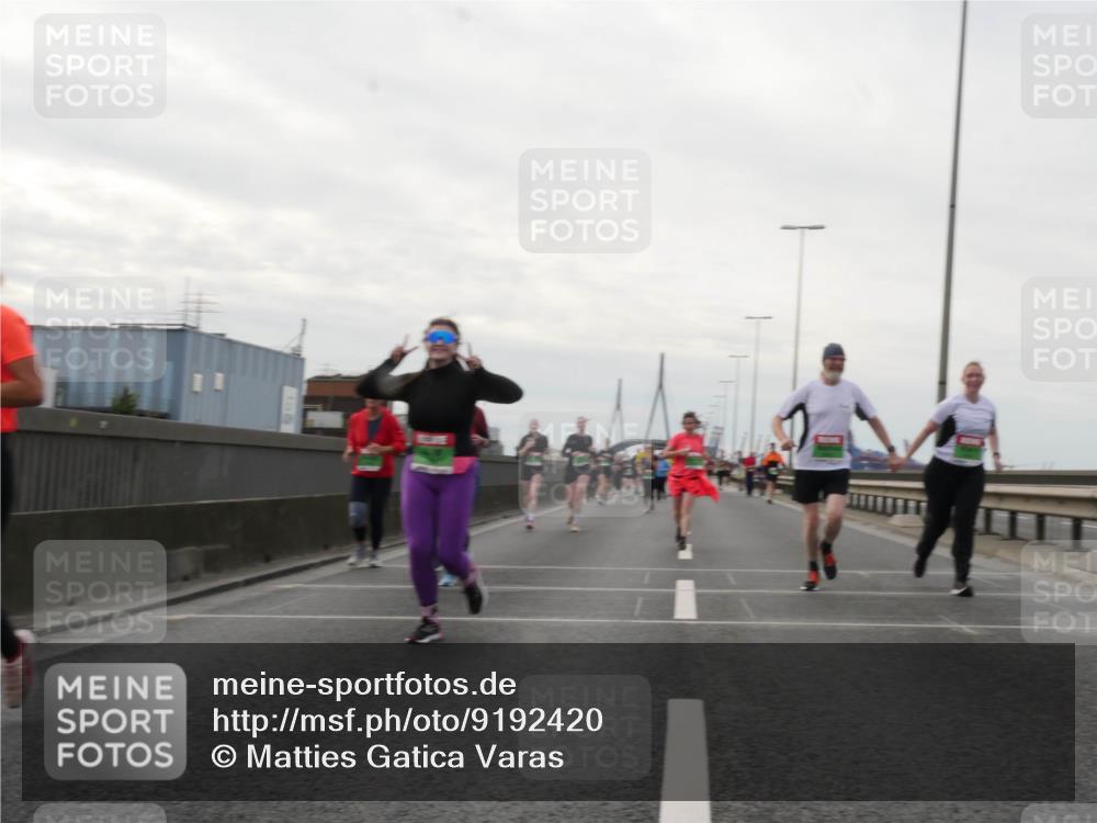 03.10.2025 - Köhlbrandbrückenlauf Matties Gatica Varas http://msf.ph/oto/9192420 03.10.2025 16:10:24 Position 3  meine-sportfotos.de