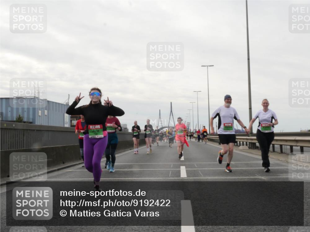 03.10.2025 - Köhlbrandbrückenlauf Matties Gatica Varas http://msf.ph/oto/9192422 03.10.2025 16:10:25 Position 3  meine-sportfotos.de
