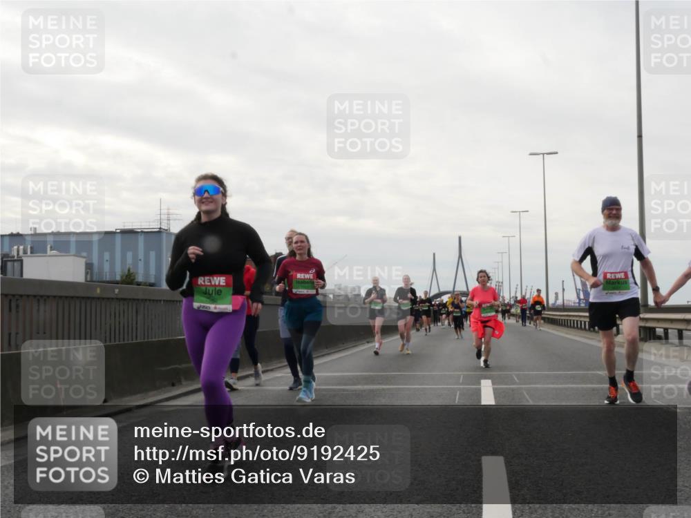 03.10.2025 - Köhlbrandbrückenlauf Matties Gatica Varas http://msf.ph/oto/9192425 03.10.2025 16:10:25 Position 3  meine-sportfotos.de