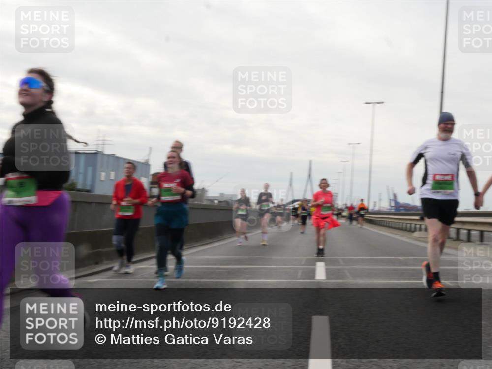 03.10.2025 - Köhlbrandbrückenlauf Matties Gatica Varas http://msf.ph/oto/9192428 03.10.2025 16:10:26 Position 3  meine-sportfotos.de
