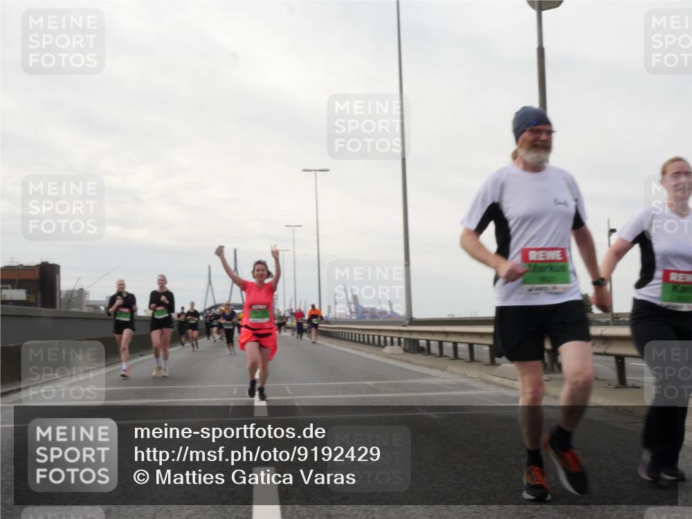 03.10.2025 - Köhlbrandbrückenlauf Matties Gatica Varas http://msf.ph/oto/9192429 03.10.2025 16:10:27 Position 3  meine-sportfotos.de