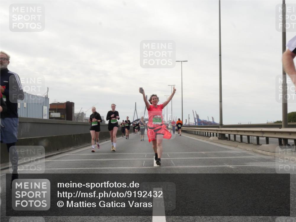 03.10.2025 - Köhlbrandbrückenlauf Matties Gatica Varas http://msf.ph/oto/9192432 03.10.2025 16:10:27 Position 3  meine-sportfotos.de