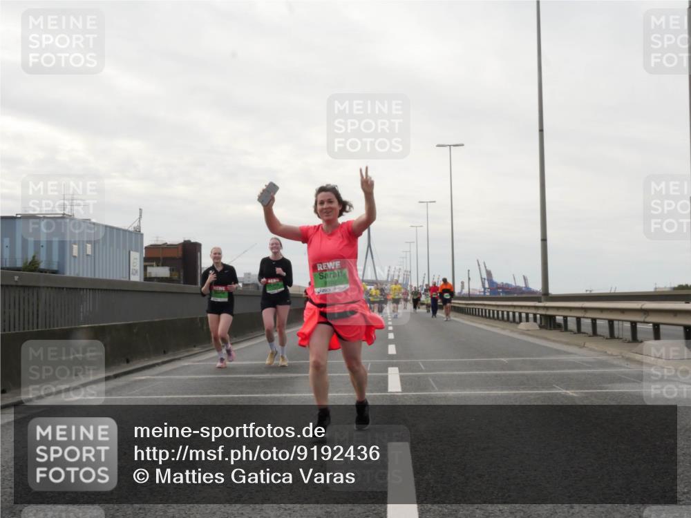 03.10.2025 - Köhlbrandbrückenlauf Matties Gatica Varas http://msf.ph/oto/9192436 03.10.2025 16:10:28 Position 3 8102 meine-sportfotos.de