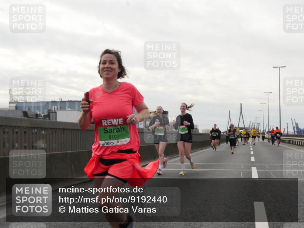 03.10.2025 - Köhlbrandbrückenlauf Matties Gatica Varas http://msf.ph/oto/9192440 03.10.2025 16:10:29 Position 3 8102 meine-sportfotos.de