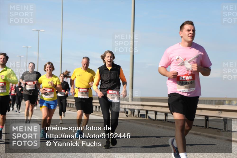 03.10.2025 - Köhlbrandbrückenlauf Yannick Fuchs http://msf.ph/oto/9192446 03.10.2025 11:53:49 Position 3 03, 5673, 5062, 5874 meine-sportfotos.de