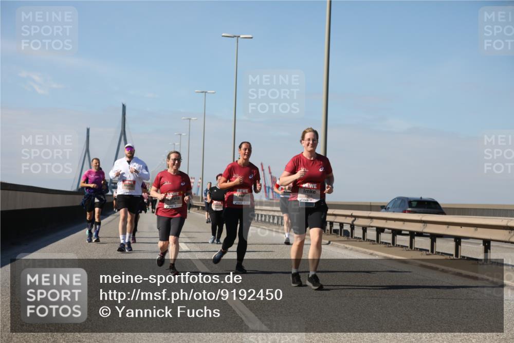 03.10.2025 - Köhlbrandbrückenlauf Yannick Fuchs http://msf.ph/oto/9192450 03.10.2025 12:14:03 Position 3 6515 meine-sportfotos.de
