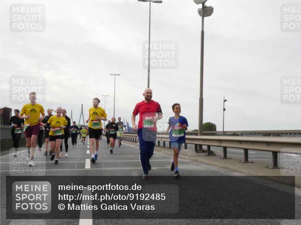 03.10.2025 - Köhlbrandbrückenlauf Matties Gatica Varas http://msf.ph/oto/9192485 03.10.2025 16:10:42 Position 3  meine-sportfotos.de