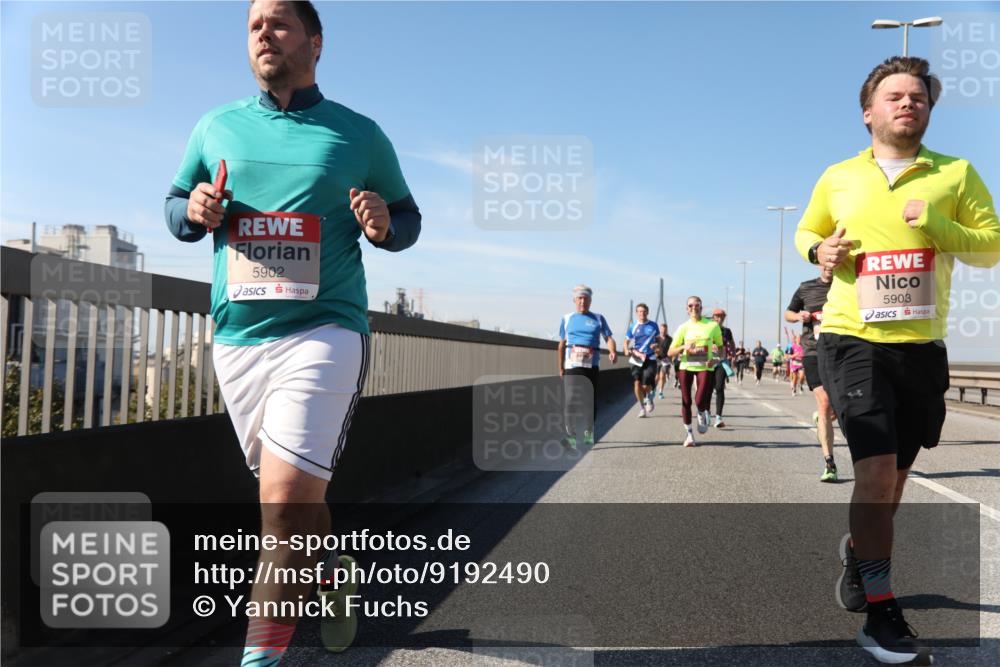 03.10.2025 - Köhlbrandbrückenlauf Yannick Fuchs http://msf.ph/oto/9192490 03.10.2025 11:53:52 Position 3 5902, 5903 meine-sportfotos.de