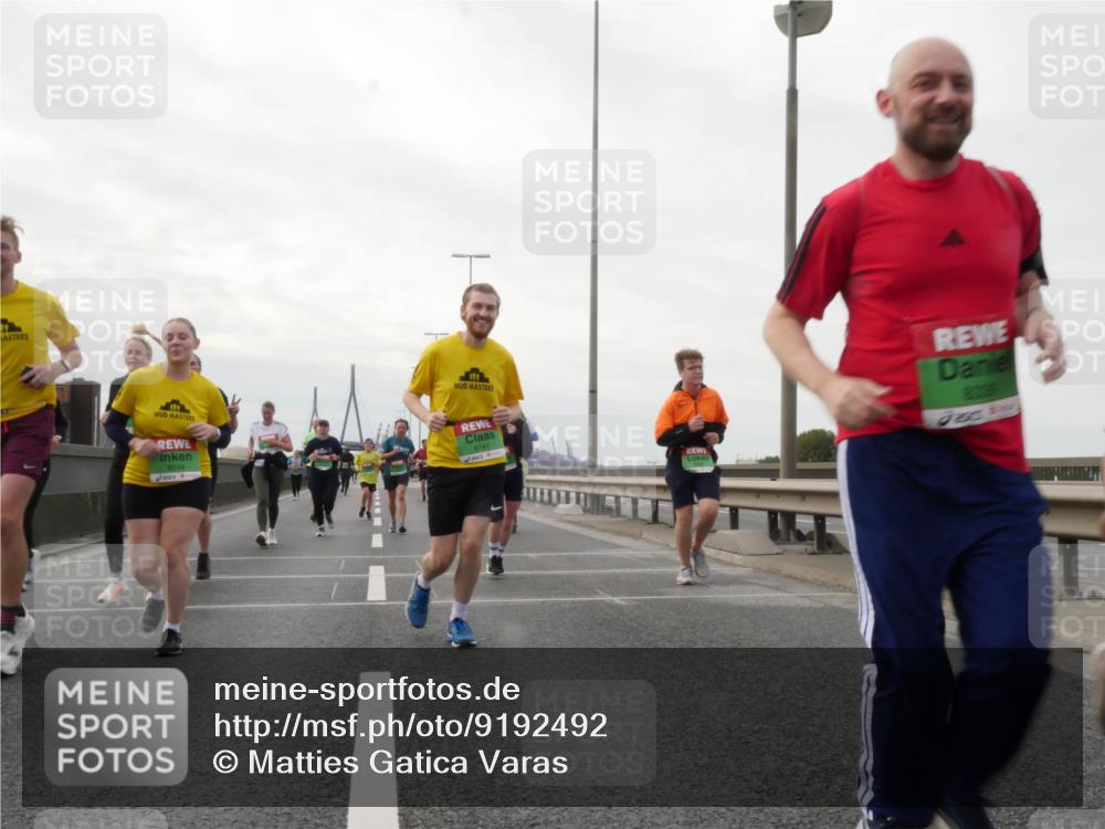 03.10.2025 - Köhlbrandbrückenlauf Matties Gatica Varas http://msf.ph/oto/9192492 03.10.2025 16:10:44 Position 3 8748, 8747 meine-sportfotos.de