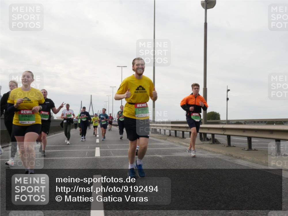03.10.2025 - Köhlbrandbrückenlauf Matties Gatica Varas http://msf.ph/oto/9192494 03.10.2025 16:10:44 Position 3 8748, 8747 meine-sportfotos.de