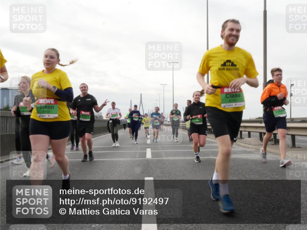 03.10.2025 - Köhlbrandbrückenlauf Matties Gatica Varas http://msf.ph/oto/9192497 03.10.2025 16:10:45 Position 3 8748, 8747 meine-sportfotos.de