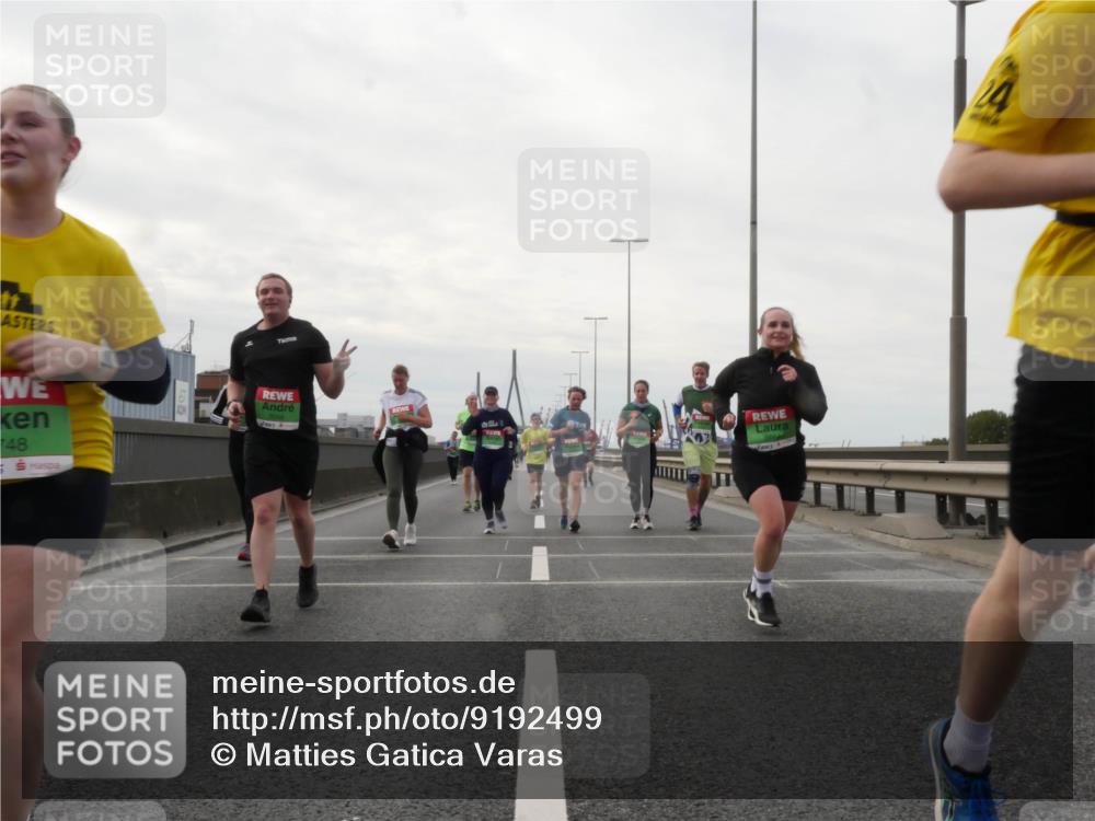 03.10.2025 - Köhlbrandbrückenlauf Matties Gatica Varas http://msf.ph/oto/9192499 03.10.2025 16:10:45 Position 3 748, 0684 meine-sportfotos.de