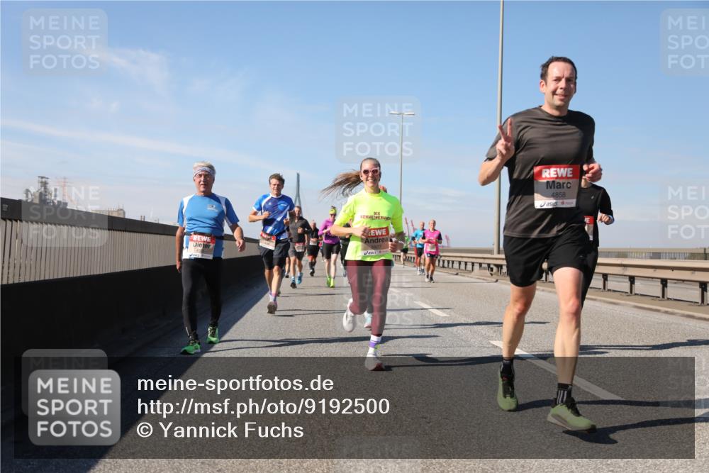 03.10.2025 - Köhlbrandbrückenlauf Yannick Fuchs http://msf.ph/oto/9192500 03.10.2025 11:53:53 Position 3 5927, 4858 meine-sportfotos.de