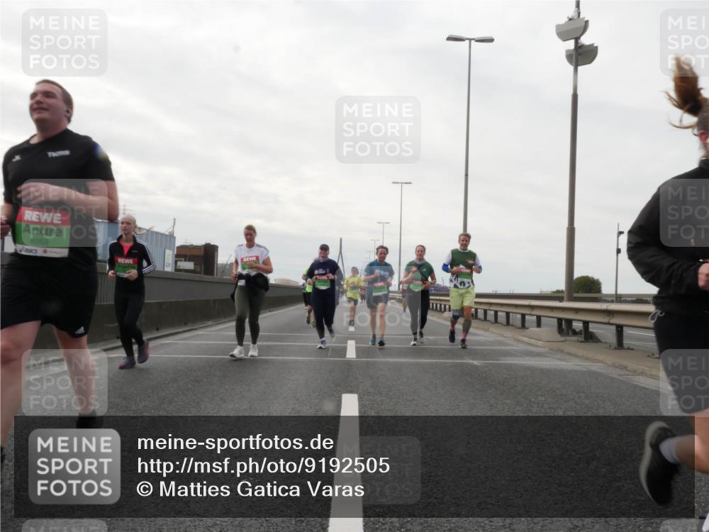 03.10.2025 - Köhlbrandbrückenlauf Matties Gatica Varas http://msf.ph/oto/9192505 03.10.2025 16:10:47 Position 3 8058 meine-sportfotos.de