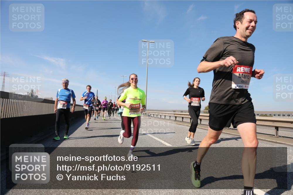 03.10.2025 - Köhlbrandbrückenlauf Yannick Fuchs http://msf.ph/oto/9192511 03.10.2025 11:53:54 Position 3 5927, 4858 meine-sportfotos.de