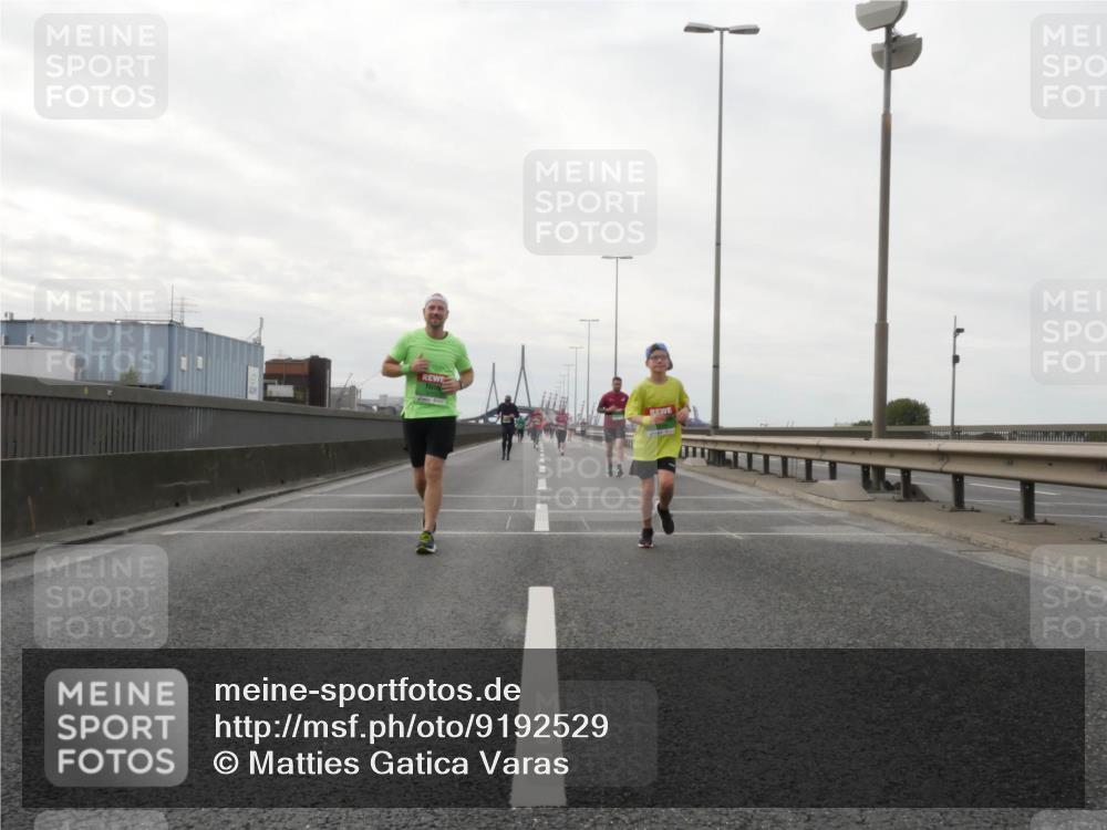 03.10.2025 - Köhlbrandbrückenlauf Matties Gatica Varas http://msf.ph/oto/9192529 03.10.2025 16:10:50 Position 3  meine-sportfotos.de