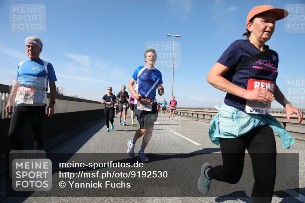 03.10.2025 - Köhlbrandbrückenlauf Yannick Fuchs http://msf.ph/oto/9192530 03.10.2025 11:53:55 Position 3 4595, 192, 4191, 5097 meine-sportfotos.de