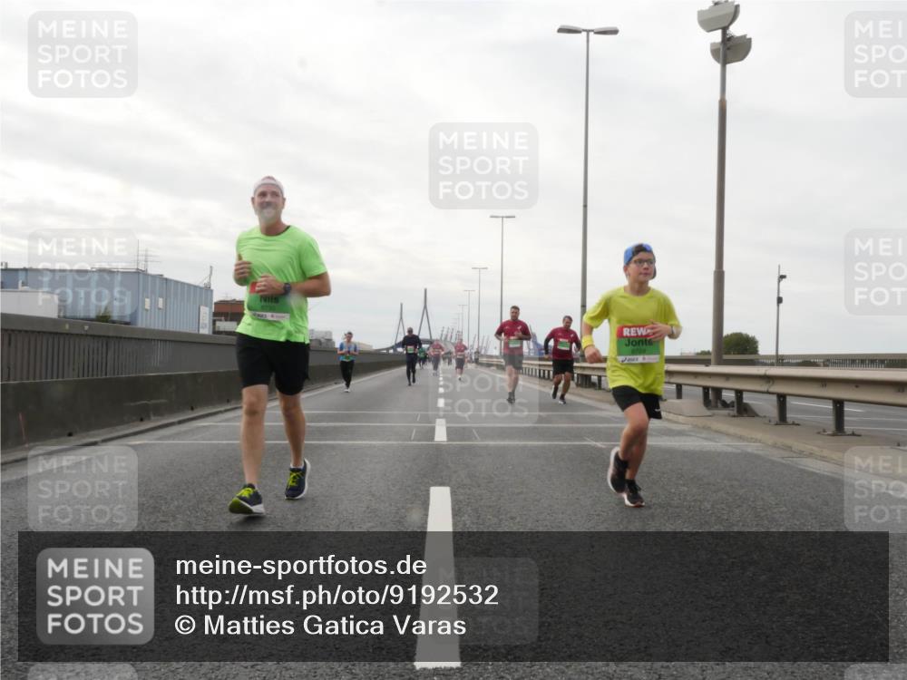 03.10.2025 - Köhlbrandbrückenlauf Matties Gatica Varas http://msf.ph/oto/9192532 03.10.2025 16:10:51 Position 3 8730, 8729 meine-sportfotos.de